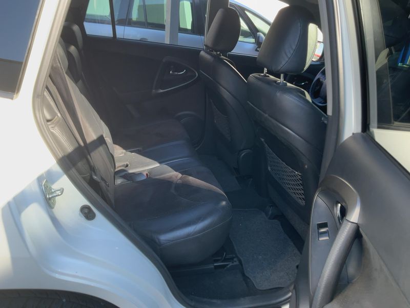 Toyota RAV 4 2.2 D-4D Executive — zdjęcie 14