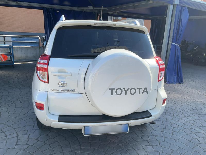 Toyota RAV 4 2.2 D-4D Executive — zdjęcie 5