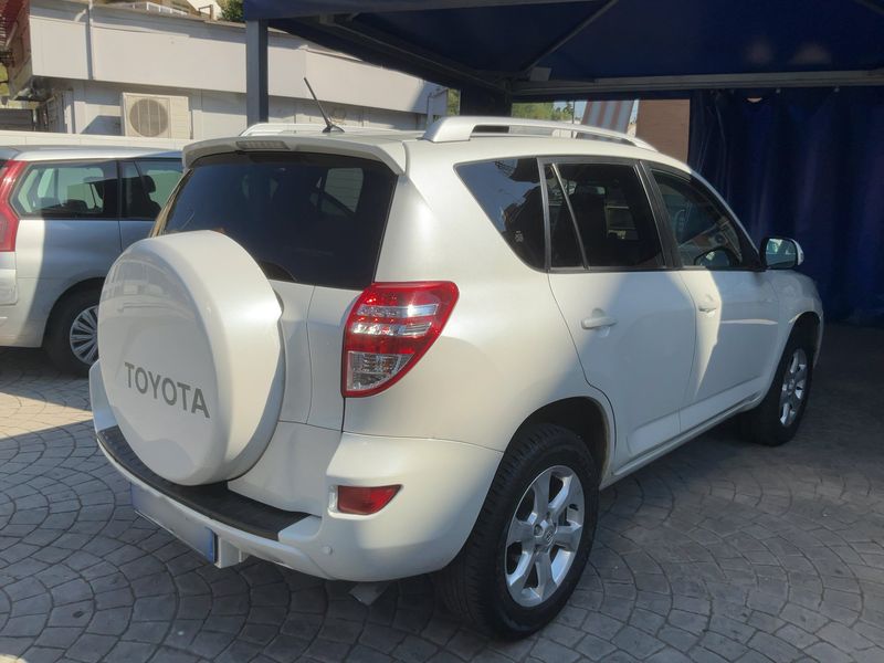 Toyota RAV 4 2.2 D-4D Executive — zdjęcie 6