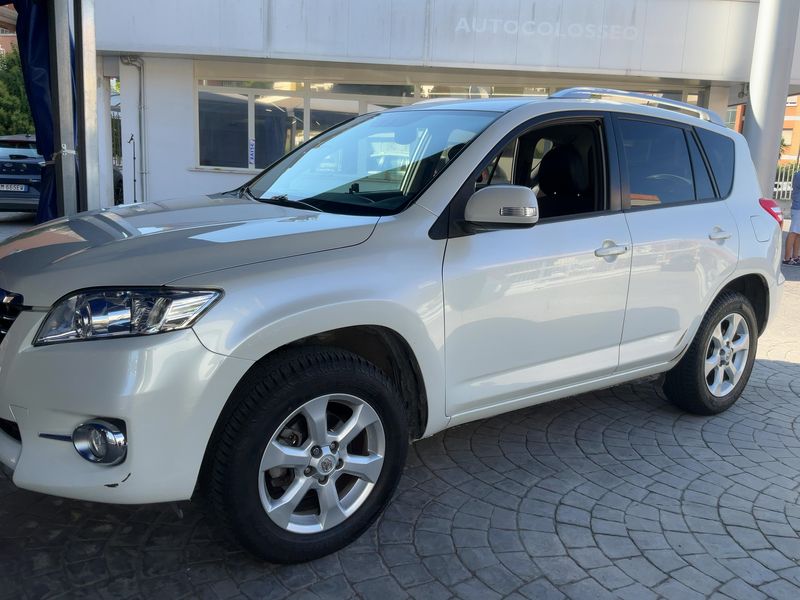 Toyota RAV 4 2.2 D-4D Executive — zdjęcie 2