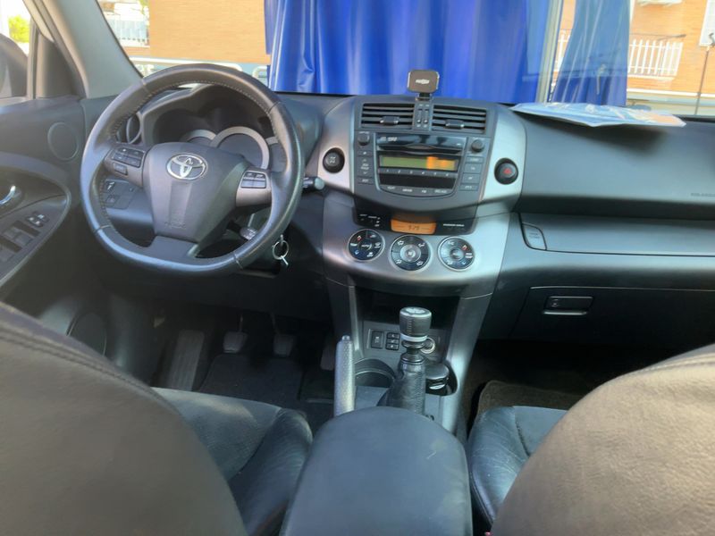 Toyota RAV 4 2.2 D-4D Executive — zdjęcie 12