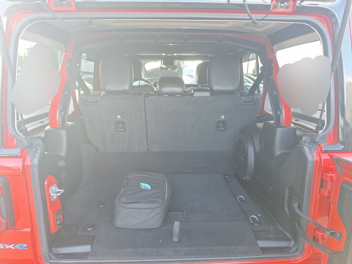 Jeep Wrangler 2022 — photo 10