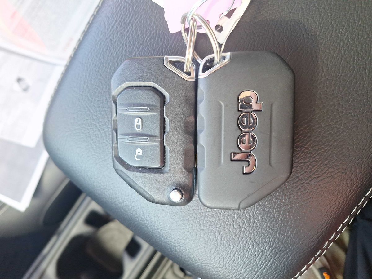 Jeep Wrangler 2022 — photo 66