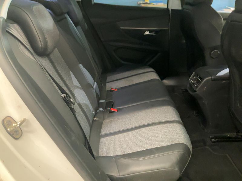 Peugeot 3008 1.5 Blue-HDi Allure — zdjęcie 14