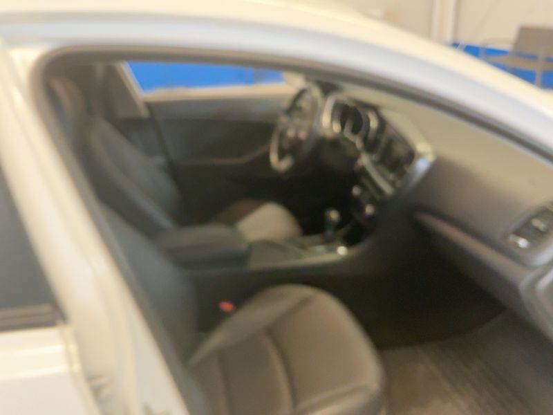 Kia Optima 2.0 Edition 7 — zdjęcie 11