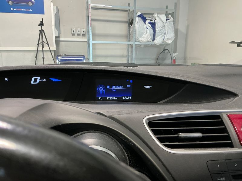 Honda Civic 1.8 i-VTEC Sport — zdjęcie 13