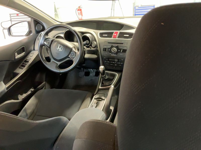 Honda Civic 1.8 i-VTEC Sport — zdjęcie 12