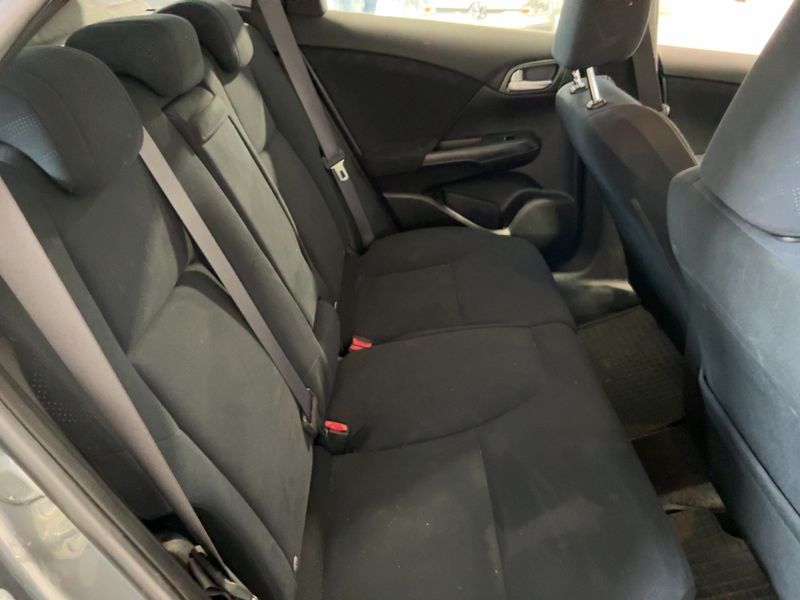 Honda Civic 1.8 i-VTEC Sport — zdjęcie 14