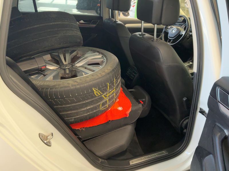 Volkswagen Passat Alltrack 2.0 TDI 4Motion BlueMotion Tech — zdjęcie 14