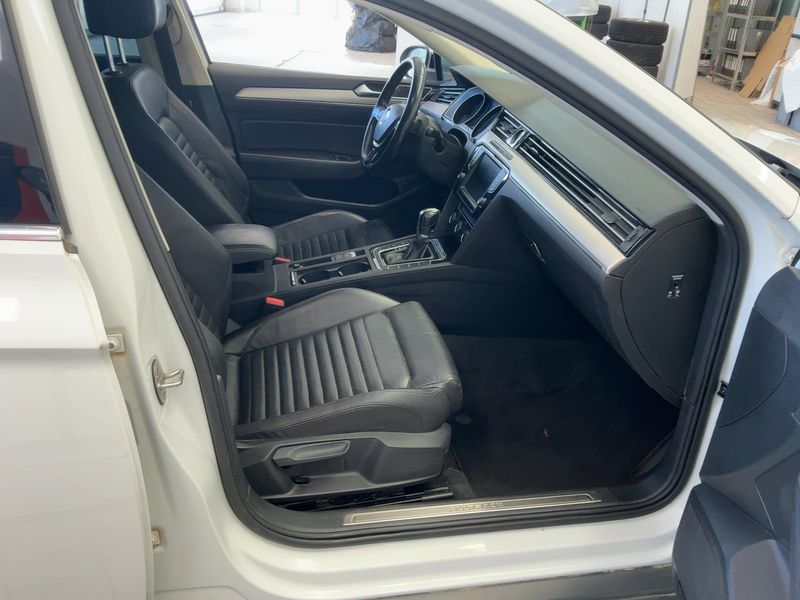 Volkswagen Passat Alltrack 2.0 TDI 4Motion BlueMotion Tech — zdjęcie 11