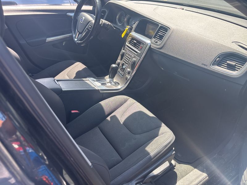 Volvo V60 1.6 T4 Momentum — zdjęcie 10