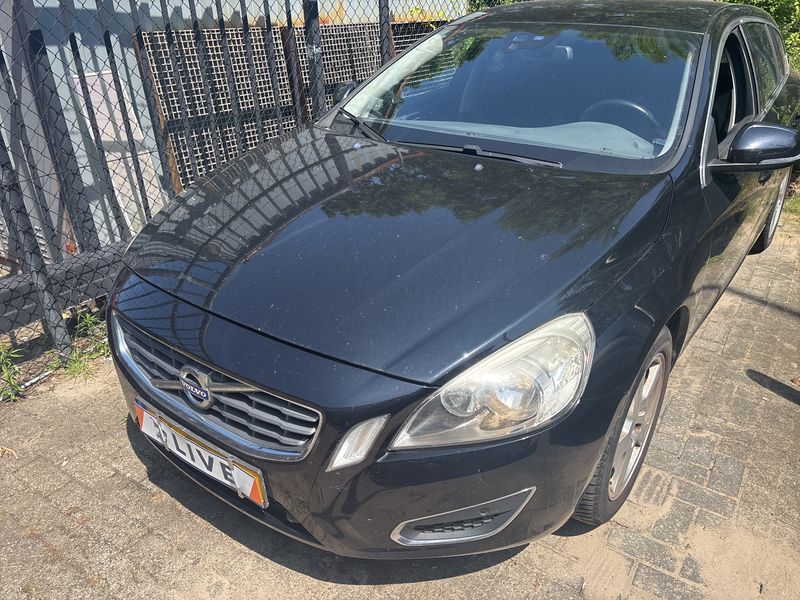 Volvo V60 1.6 T4 Momentum — zdjęcie 2