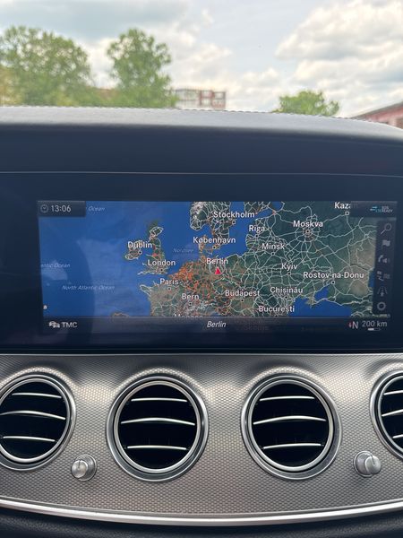 Mercedes-Benz E-Klasse E 63 AMG S 4Matic — zdjęcie 13