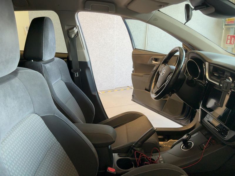 Toyota Auris Touring Sports 1.8 Hybrid Style — zdjęcie 11