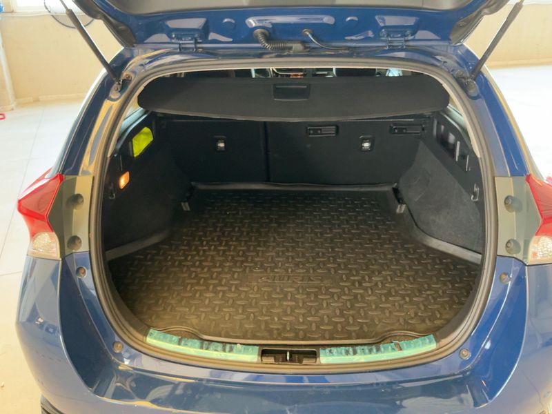 Toyota Auris Touring Sports 1.8 Hybrid Style — zdjęcie 10