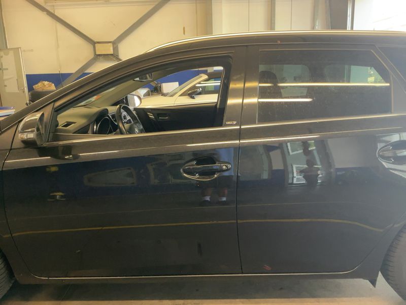 Toyota Auris Touring Sports 1.8 Hybrid Edition-S+ — zdjęcie 4