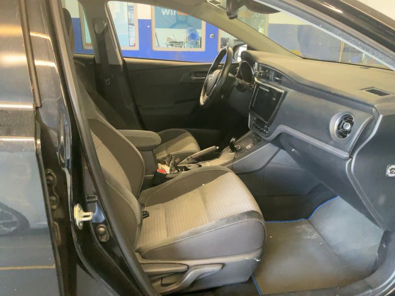 Toyota Auris Touring Sports 1.8 Hybrid Edition-S+ — zdjęcie 11