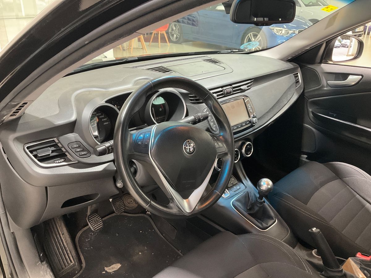 Alfa Romeo 2016 — photo 41