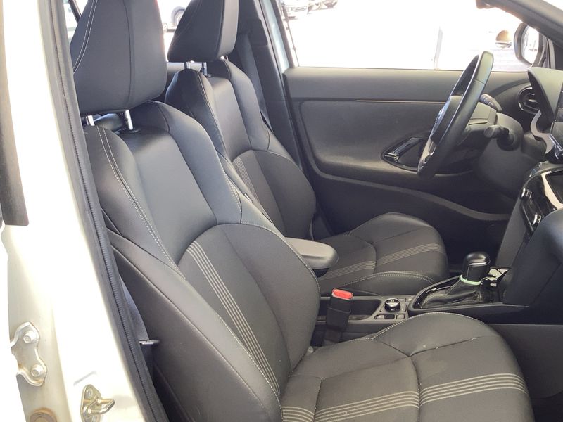 Toyota Yaris Cross 1.5 Hybrid AWD-i Adventure — zdjęcie 11