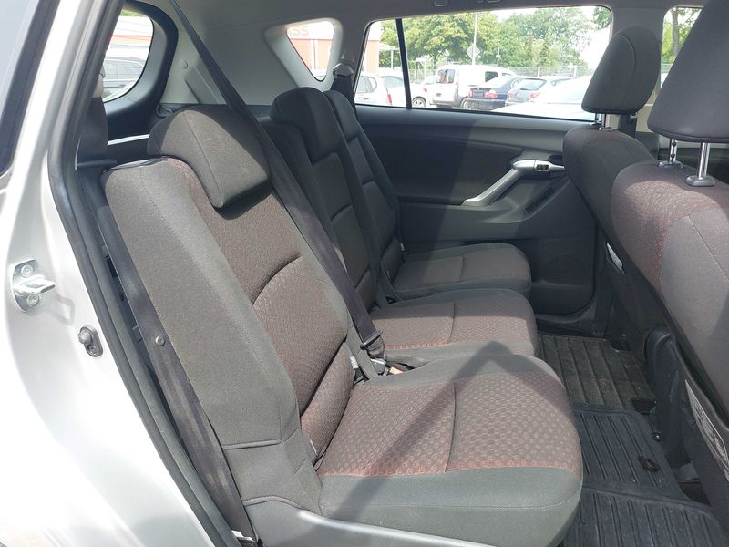 Toyota Verso 1.8 Edition — zdjęcie 13