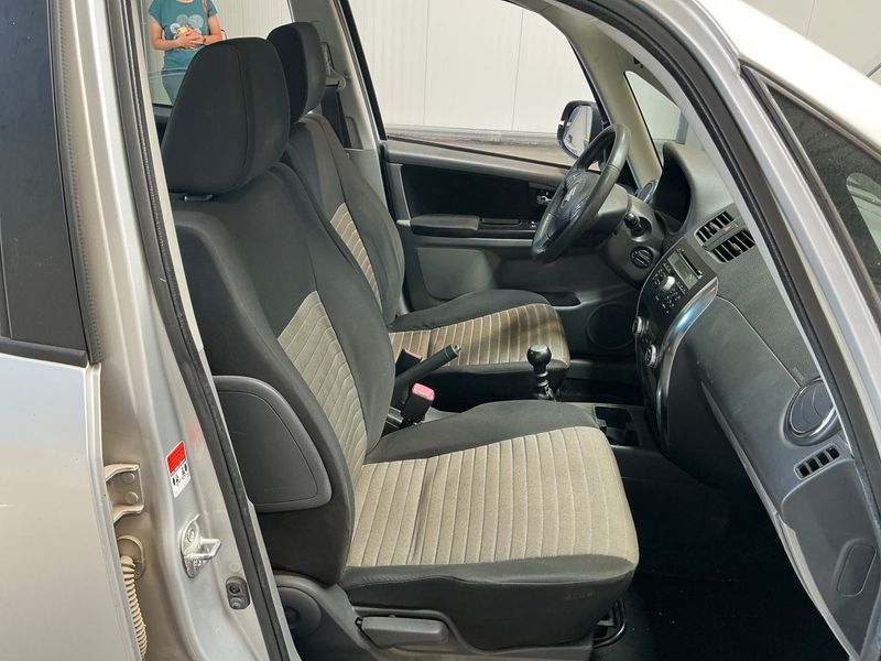 Suzuki SX4 2.0 DDiS GLX 4x4 — zdjęcie 3