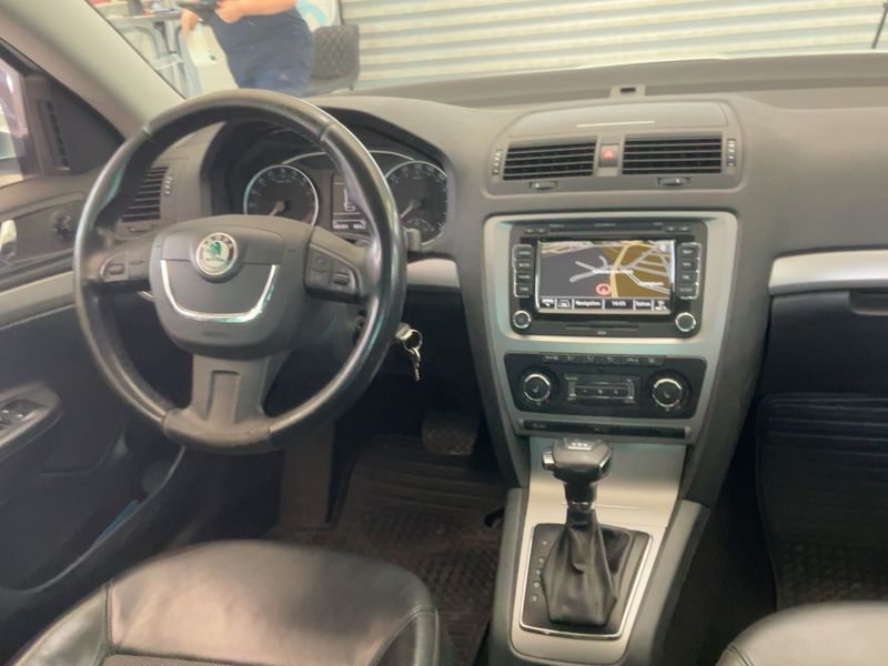 Skoda Octavia 2.0 TDI Elegance — zdjęcie 12