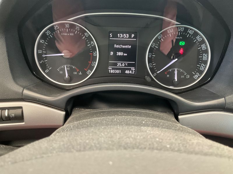 Skoda Octavia 2.0 TDI Elegance — zdjęcie 13