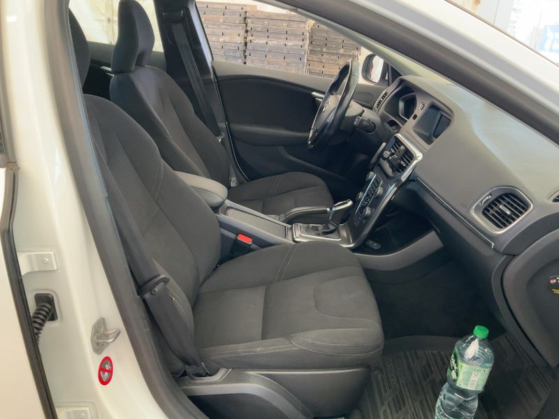 Volvo V40 2.0 D3 You! — zdjęcie 11