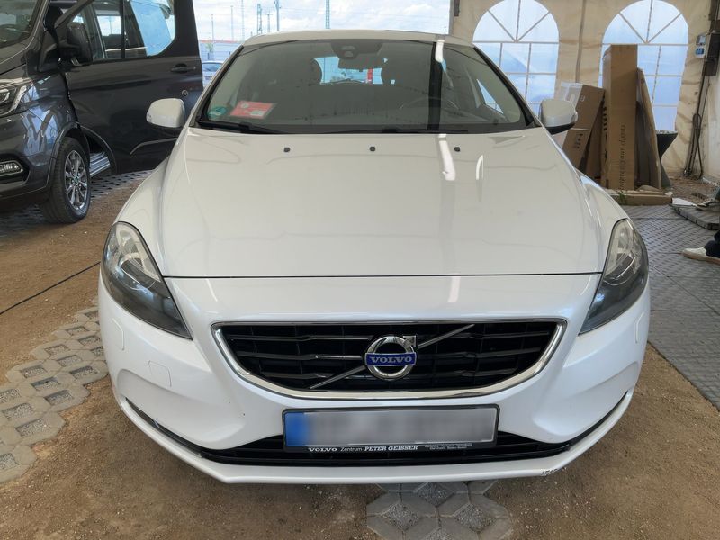 Volvo V40 2.0 D3 You! — zdjęcie 9