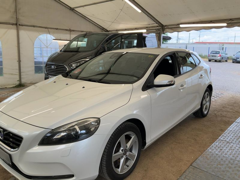 Volvo V40 2.0 D3 You! — zdjęcie 2