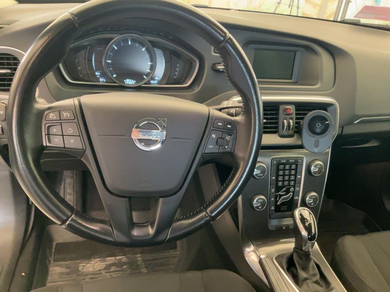 Volvo V40 2.0 D3 You! — zdjęcie 12