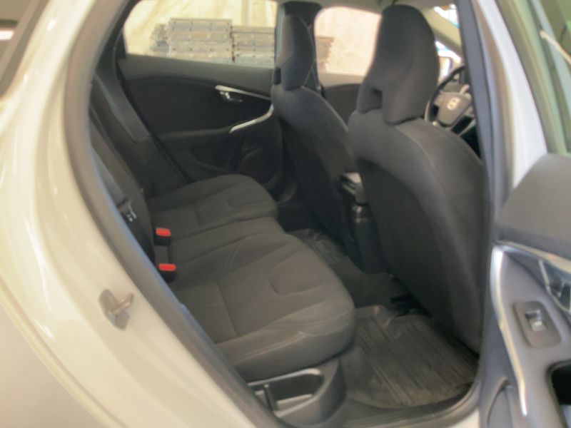 Volvo V40 2.0 D3 You! — zdjęcie 14