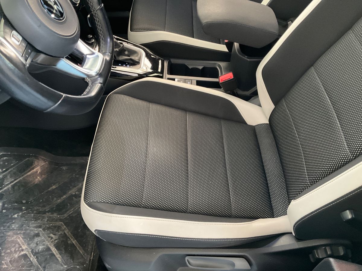 Volkswagen T-Roc 2021 — photo 25