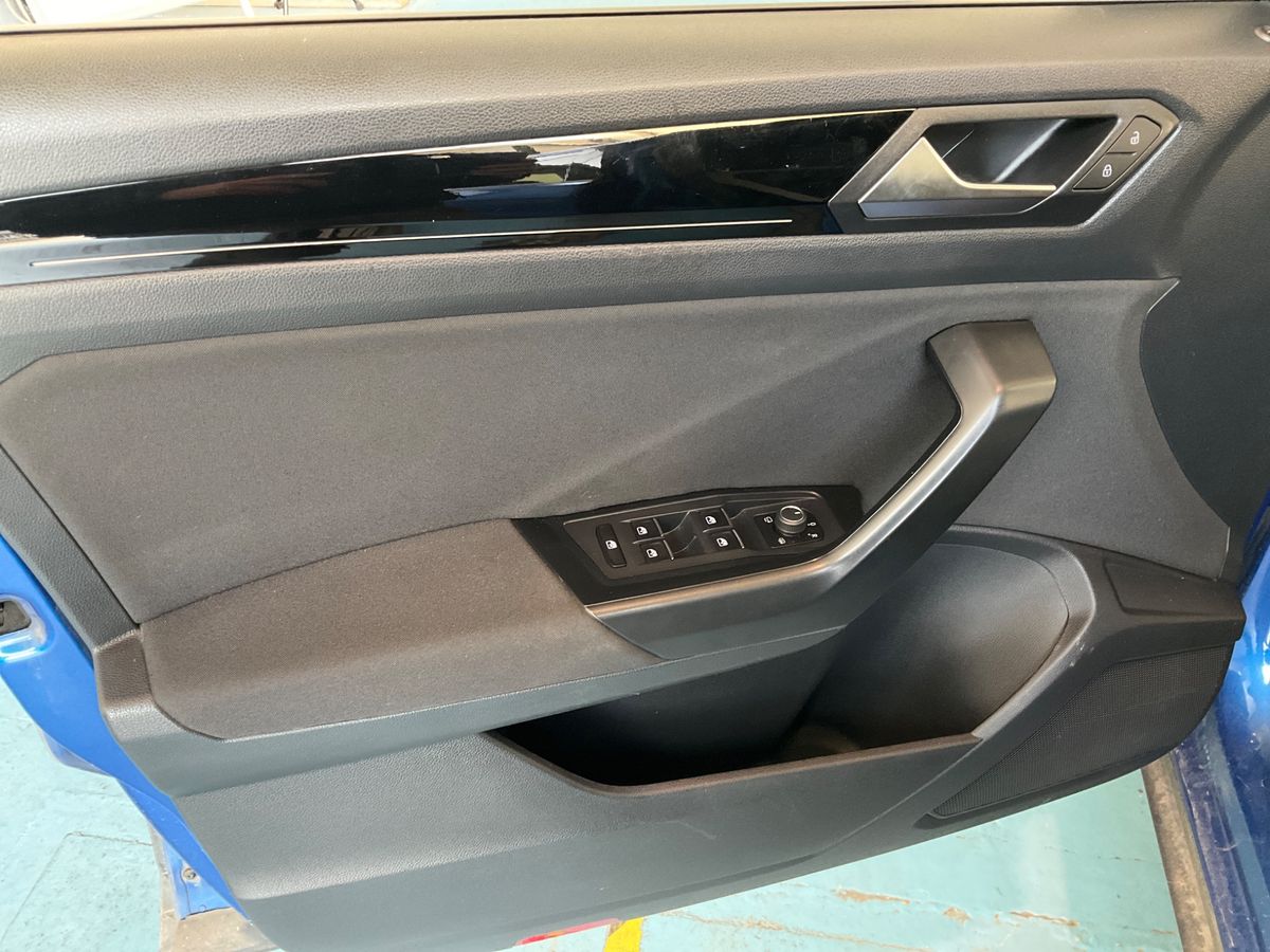 Volkswagen T-Roc 2021 — photo 24