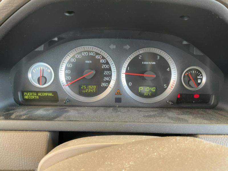 Volvo XC90 2.4 D5 Summum — zdjęcie 13