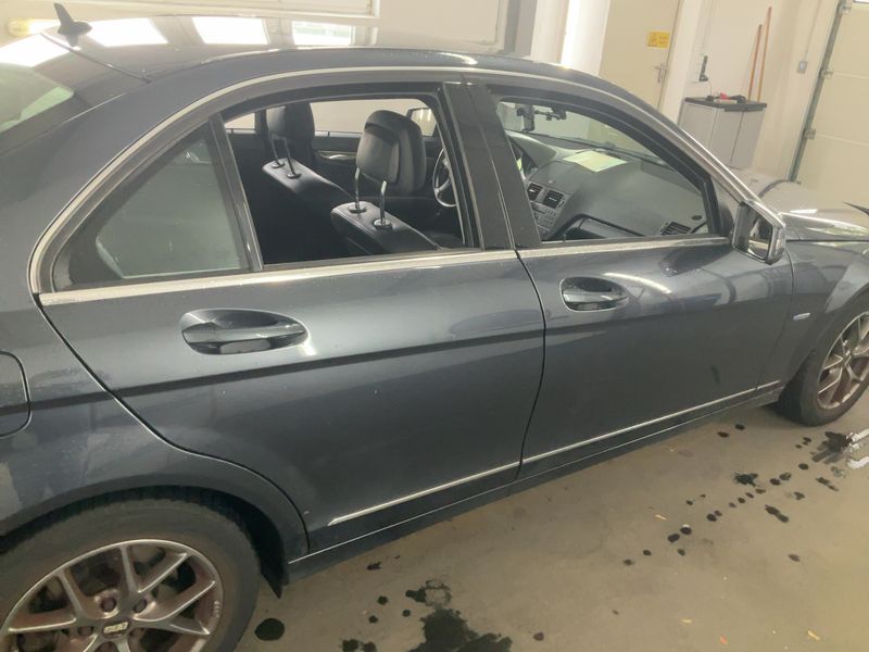 Mercedes-Benz C-Klasse C 200 CGI BlueEfficiency Sport Edition Avantgarde — zdjęcie 7