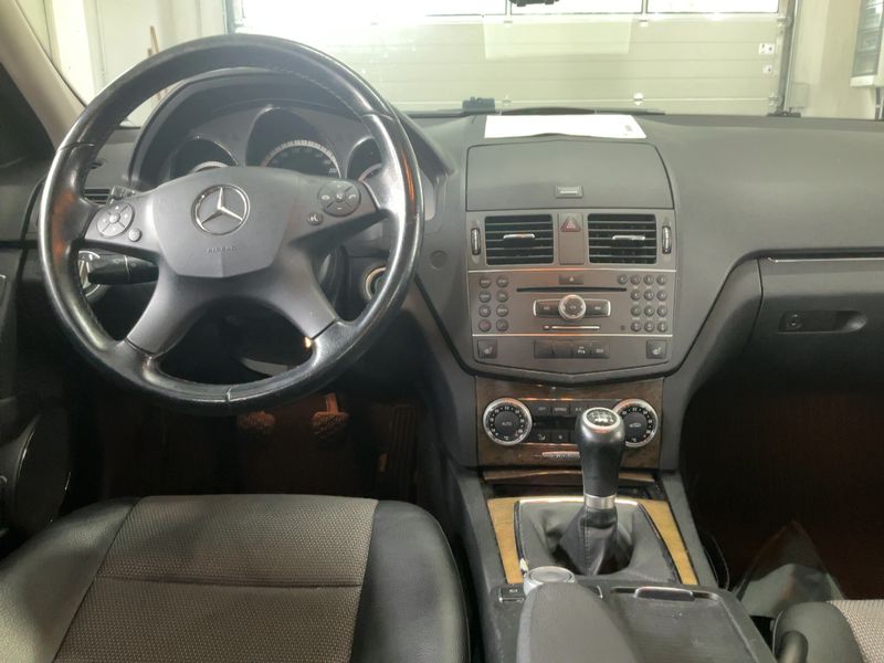 Mercedes-Benz C-Klasse C 200 CGI BlueEfficiency Sport Edition Avantgarde — zdjęcie 12