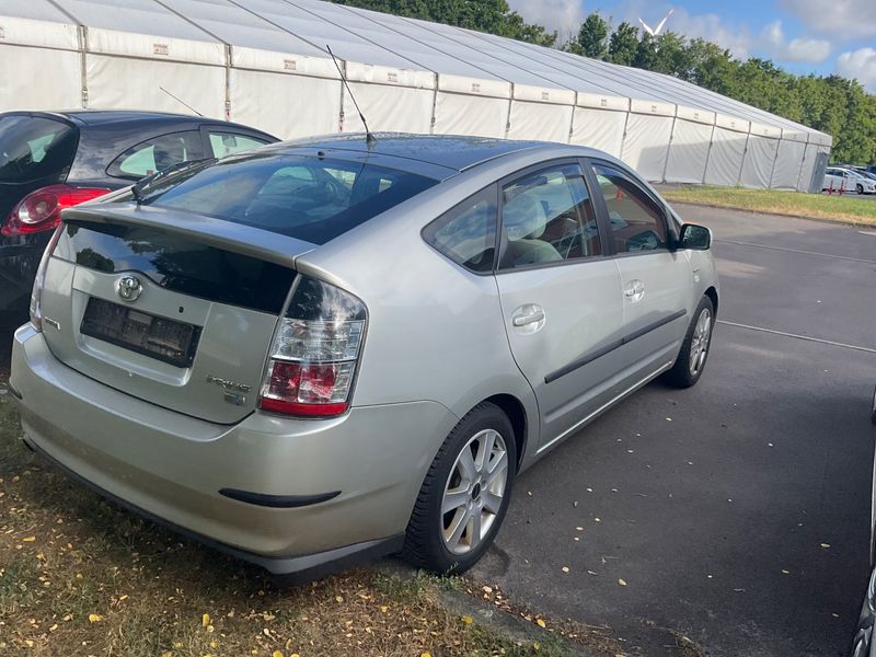 Toyota Prius 1.5 Executive — zdjęcie 2