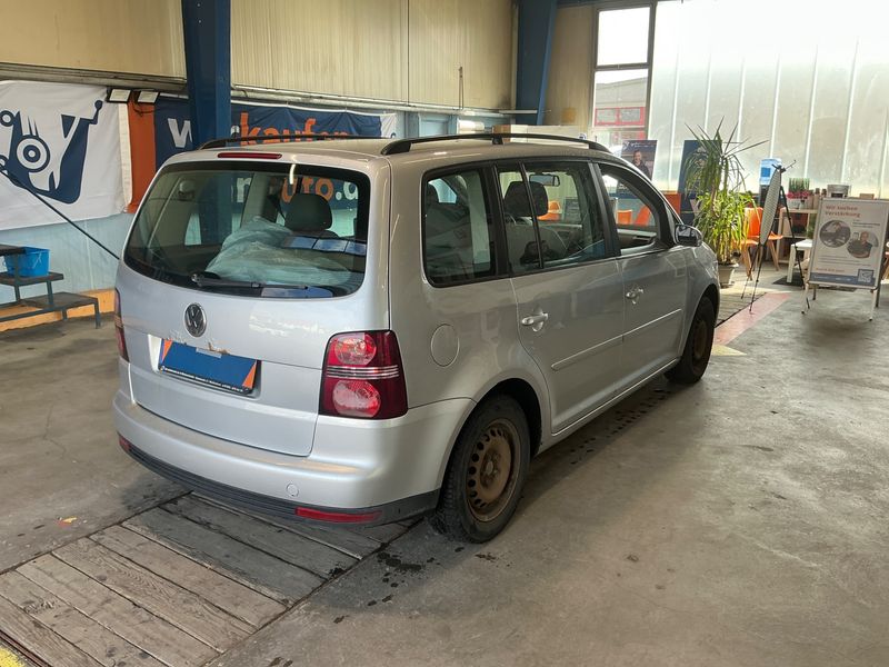 Volkswagen Touran 1.6 Trendline — zdjęcie 2