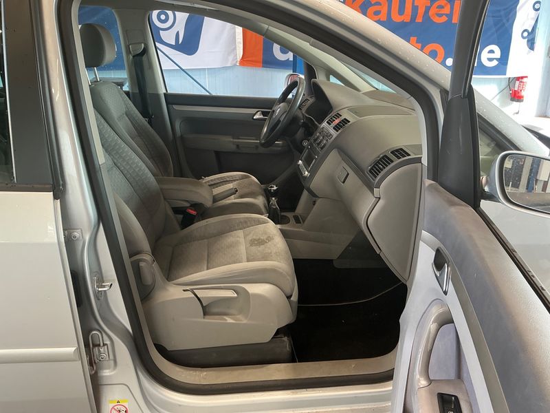 Volkswagen Touran 1.6 Trendline — zdjęcie 3