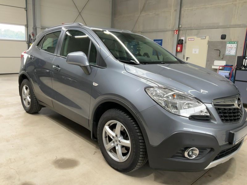 Opel Mokka 1.4 Turbo Edition ecoFlex 4x4 — zdjęcie 8