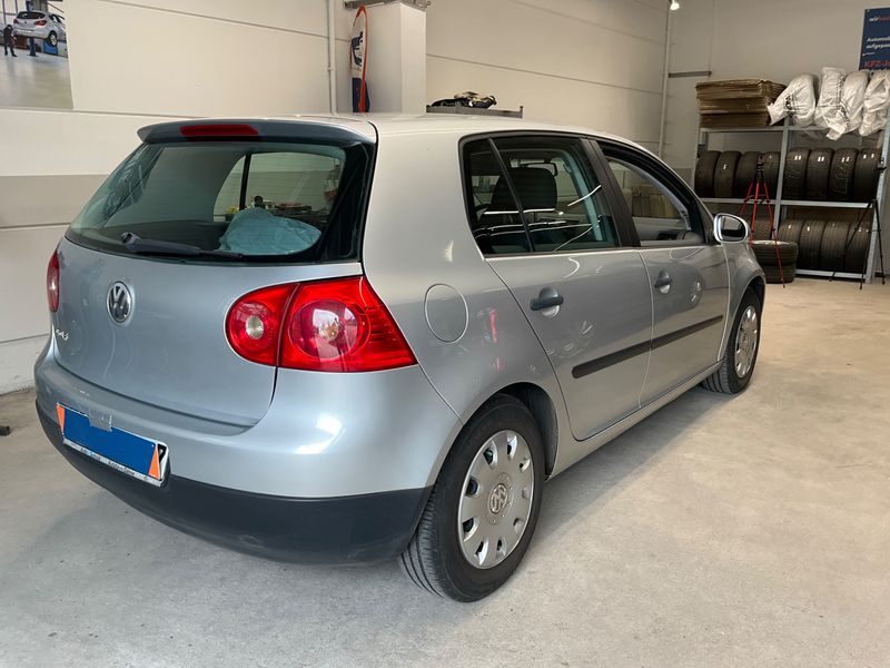 Volkswagen Golf V 1.4 Trendline — zdjęcie 2