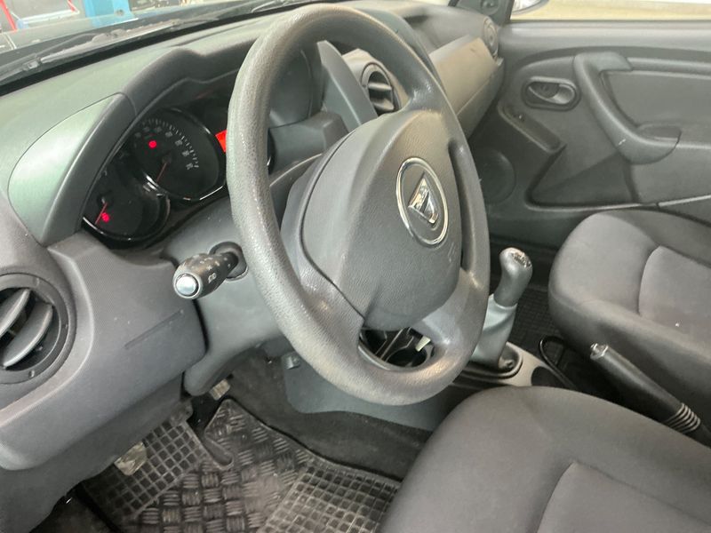 Dacia Duster 1.6 Essentiel 4x2 2015 – снимка 32