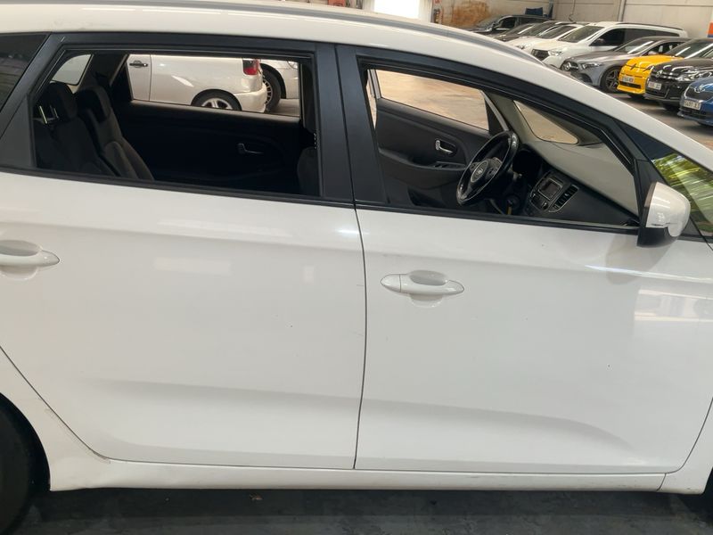 Kia Carens 1.7 CRDi Concept 2015 – снимка 10