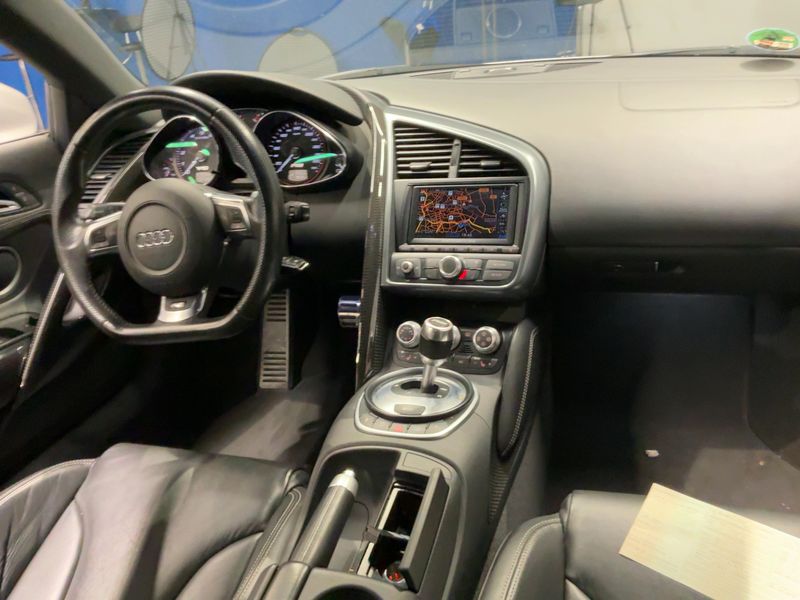 Audi R8 5.2 V10 FSI quattro 2011 – снимка 17