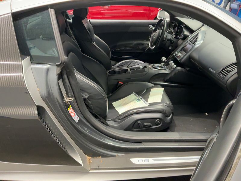 Audi R8 5.2 V10 FSI quattro 2011 – снимка 16