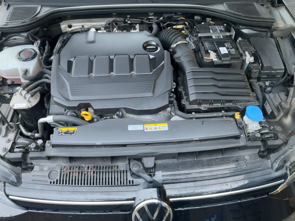 Volkswagen Golf 2022 — photo 23
