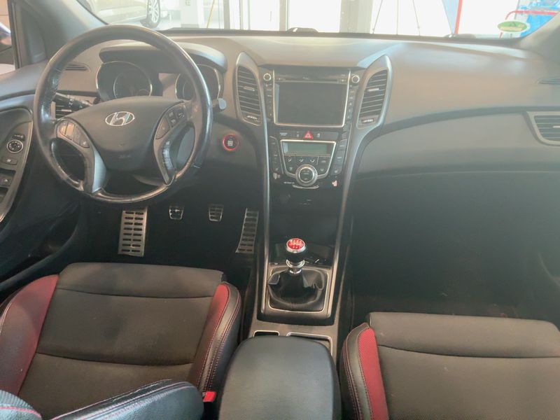 Hyundai i30 1.6 TGDI Turbo — zdjęcie 12