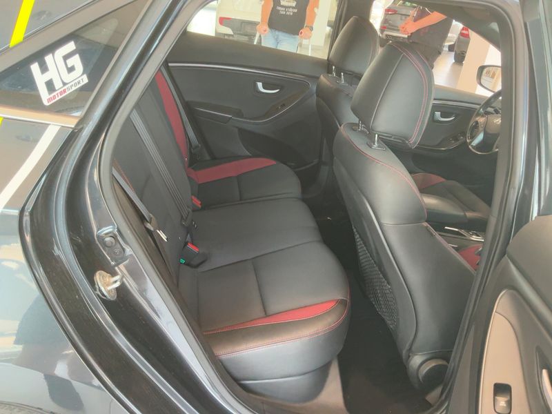 Hyundai i30 1.6 TGDI Turbo — zdjęcie 14
