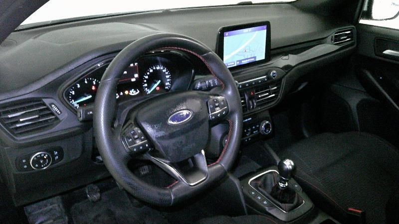 Ford Focus 1.0 EcoBoost Mild-Hybrid ST-Line — zdjęcie 9